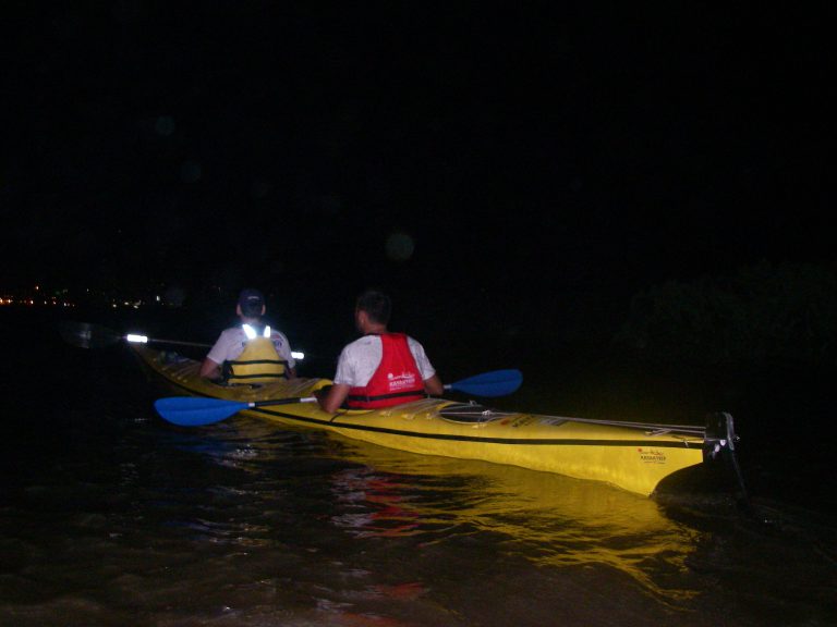 Passeios noturnos de caiaque pelo Guaíba - kayaktrip